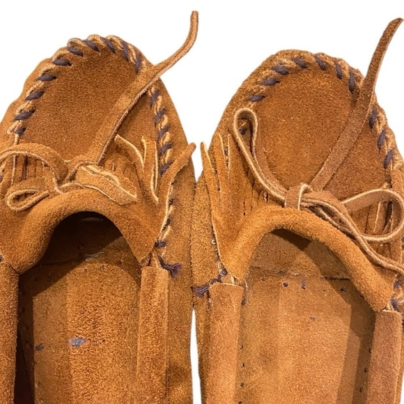 Minnetonka caramel suede leather moccasins slip on fringe detail whipstitch 9 - Picture 4 of 11